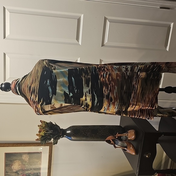 Multicolor Abstract Patterned Shawl - Picture 4 of 13